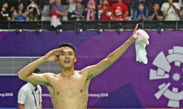 Spontanitas Selebrasi Buka Baju