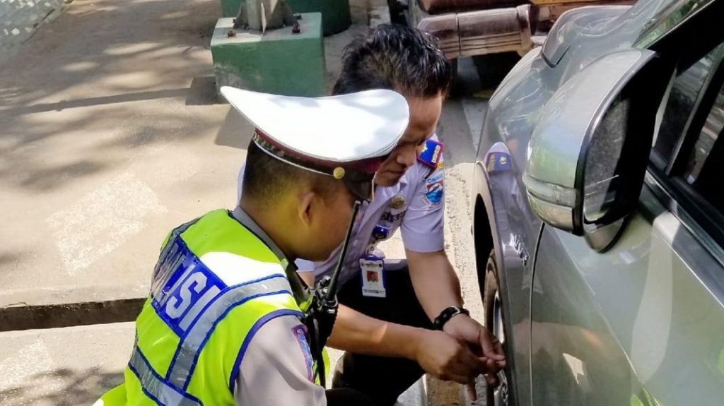Langgar Aturan Parkir Dishub Gembosi 19 Kendaraan