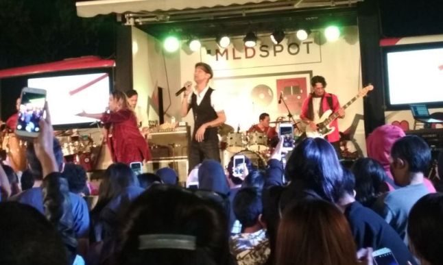 The Groove Sukses Hangatkan Suasana Dingin Bandung