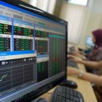 Rupiah Terperosok di Zona Merah