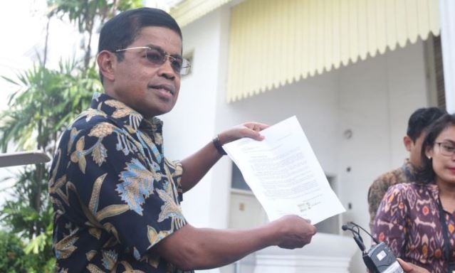 Tersandung Kasus Suap Mensos Mundur