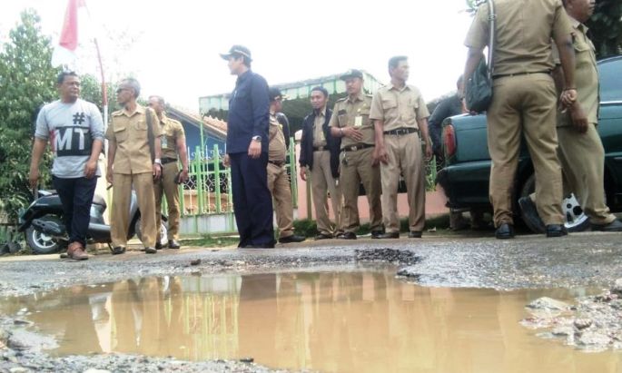 Wabup Respon Keluhan Jalan Rusak
