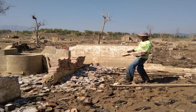 Waduk Surut, Sisa Bangunan Dipungut