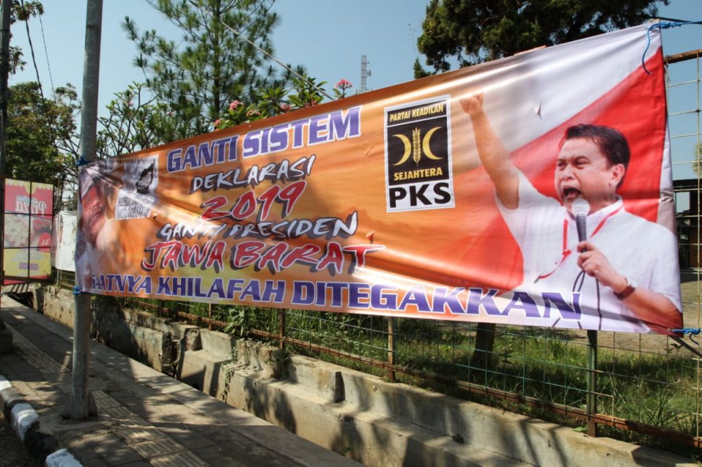 Hadi Pastikan Logo PKS Dicatut di Spanduk Berlogo HTI: "Jawa Barat Saatnya Khilafah Ditegakkan"