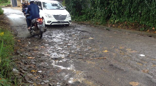 jalan rusak