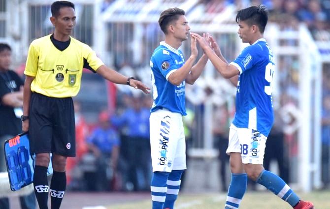 Bisa Kembali Merumput, Begini Perasaan Gelandang Naturalisasi Persib kim-persib