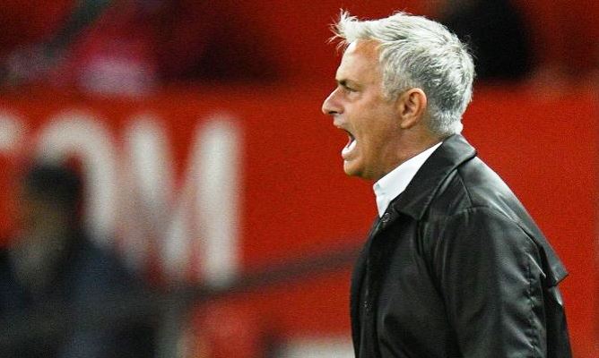 Manchester United Keok 0-3, Jose Mourinho Pilih WO Manchester United Keok 0-3, Jose Mourinho Pilih WO