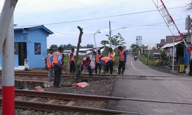 Kakek Diduga Tewas Terserepet Kereta Api