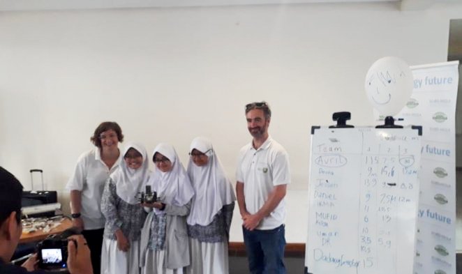Sabet Juara Umum Lomba Mobil Mini Hidrogen