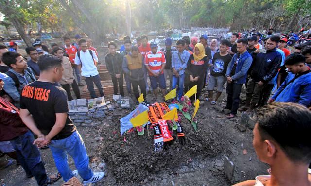 Tidak Cukup Hanya Sekadar Meliburkan Kompetisi