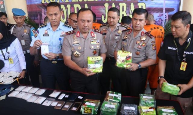 10 Kilo Lebih Sabu Diamankan Polda Jabar 10 Kilo Lebih Sabu Diamankan Polda Jabar