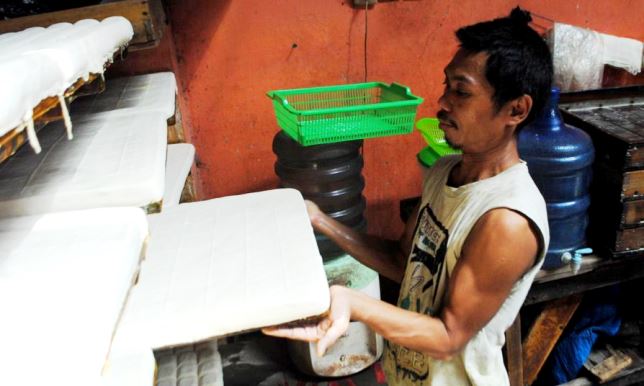 Dolar Naik Pengrajin Tempe Terpuruk