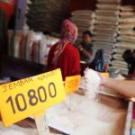 Harga beras di pasar tradisional masih relatif stabil dengan kualitas medium jenis setra dan jembar di jual berkisar Rp 10.000 per kilogramnya.