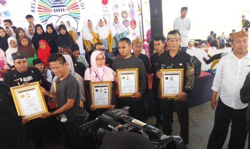 Relawan Jabar Bagikan 10.000 Nasi