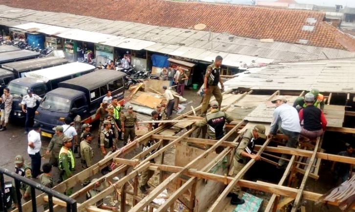 Puluhan Tahun Berdiri, Bangli dan PKL Baru Ditertibkan