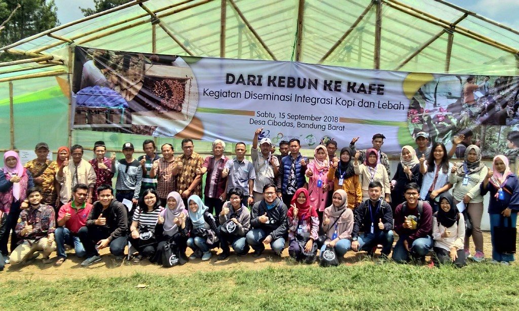 FOTO OPEN - dari kebun ke kafe-foto bersama desiminasi integrasi lebah dan kopi -