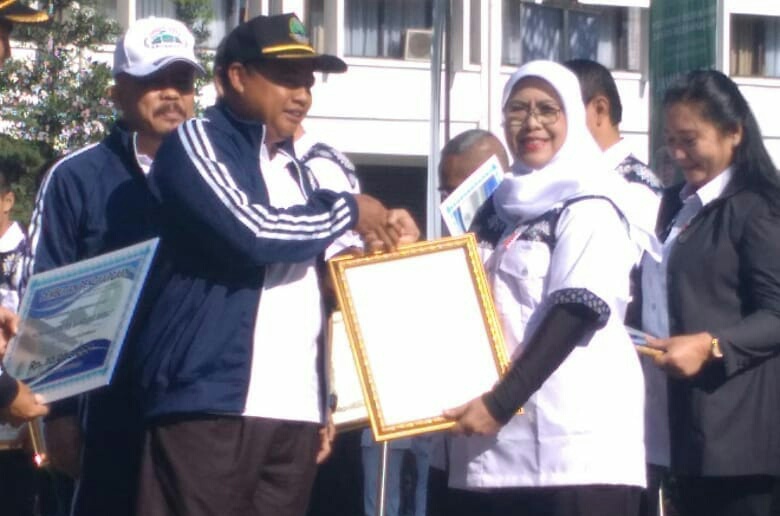 KONI Bandung Barat Raih Penghargaan dari Gubernur Jabar KONI Bandung Barat Raih Penghargaan dari Gubernur Jabar