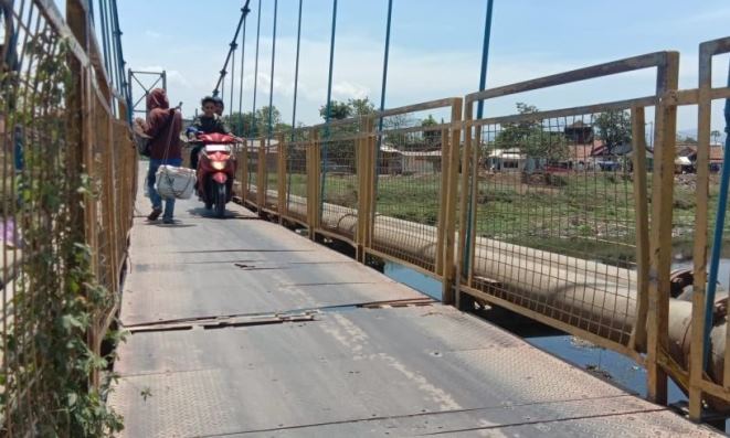 Jembatan Gantung khawatir Jebol