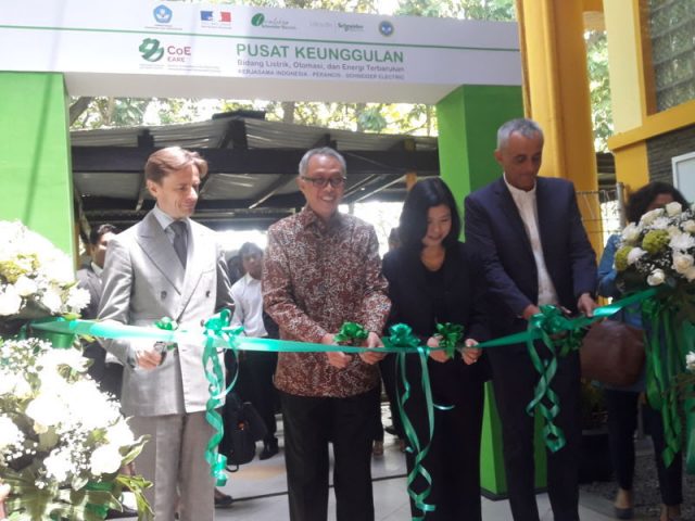 Schneider Electric Latih Para Guru SMK