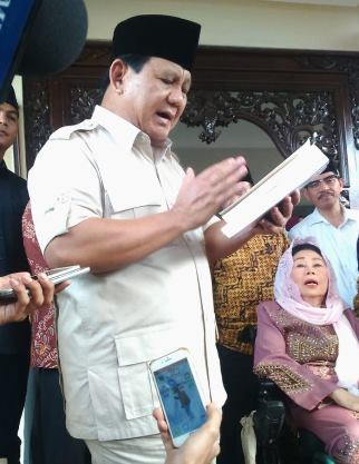 Bantah Ganti Pancasila dengan Khilafah
