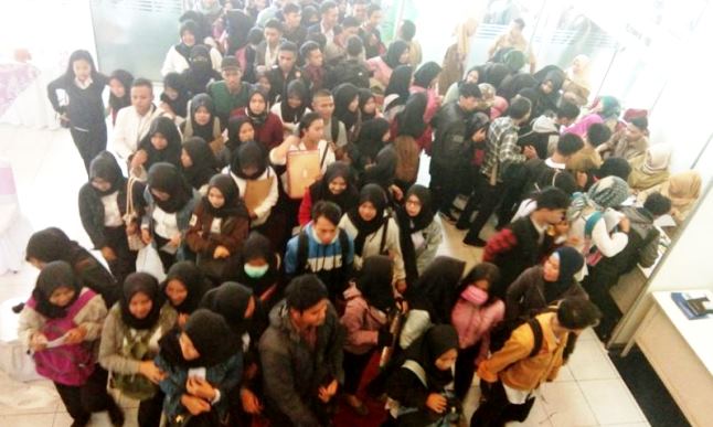 Ribuan Orang Padati Job Fair 