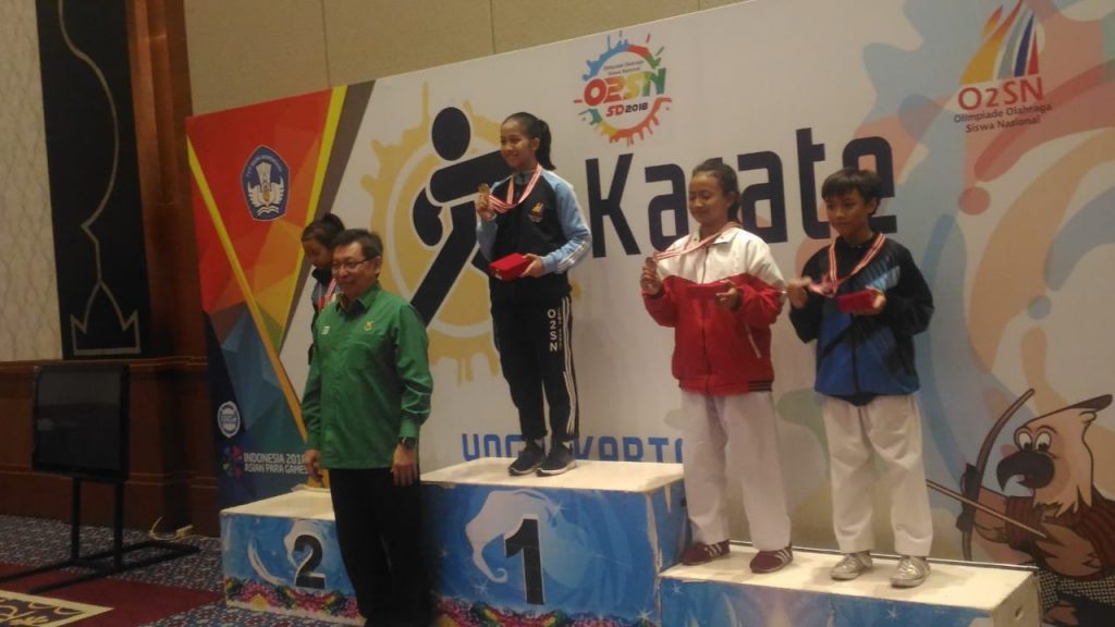 Layla-Aiman Harumkan Jabar