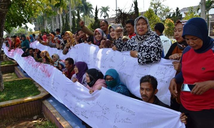 Honorer K2 Lakukan Cap Darah Dikain Panjang 100 Meter