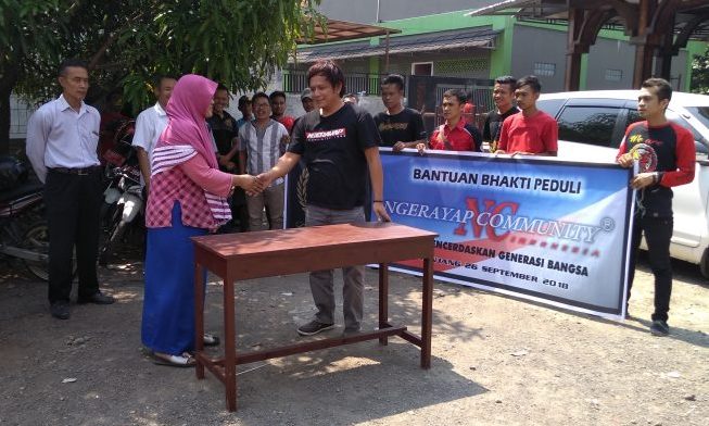 Ngerayap Comunity Berikan Bantuan Sarana Pendidikan