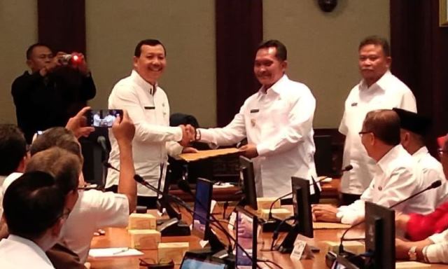 bupati majalengka resmi berhenti