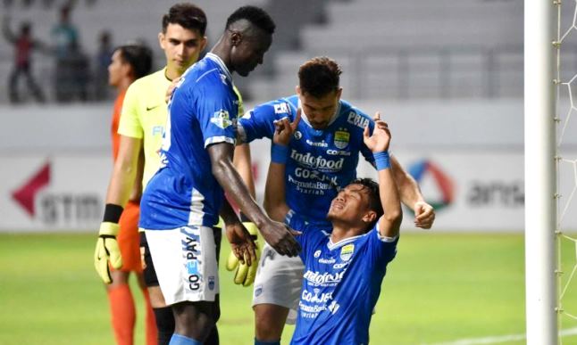 Ghozali Permalukan Tuan Rumah