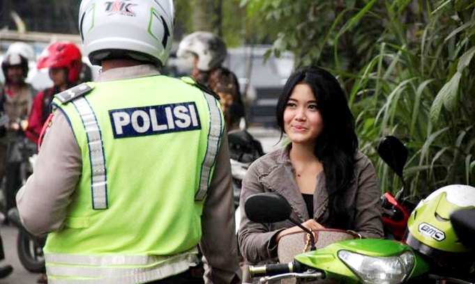 Polisi Larang Naik Motor Pakai Sandal Jepit, Berikut Penjelasan Lengkapnya