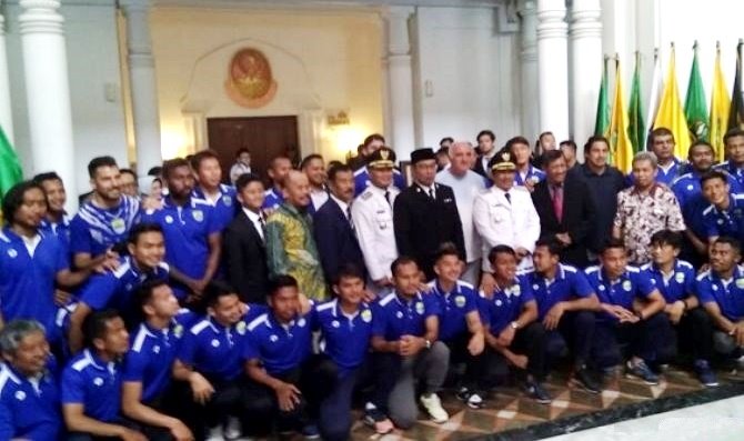 Ridwan Kamil Ajak Anies Baswedan Nonton Langsung Persib vs Persija di Stadion