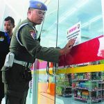 Satpol PP Tantang Dewan segel-minimarket