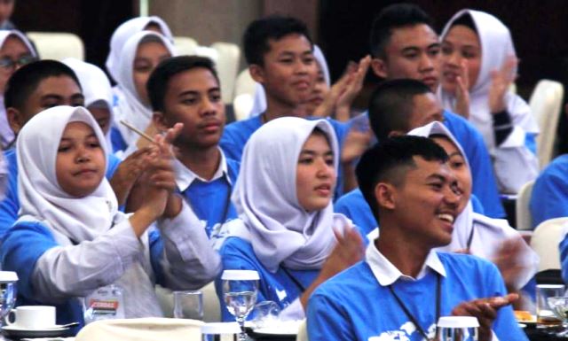 Cerdas Gunakan Internet untuk Generasi Muda