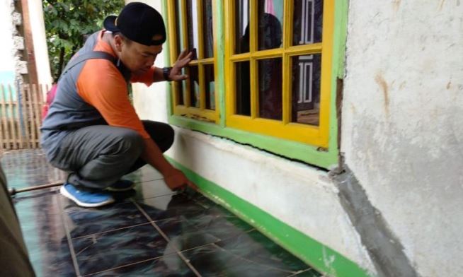 tanah retak ancam warga kbb