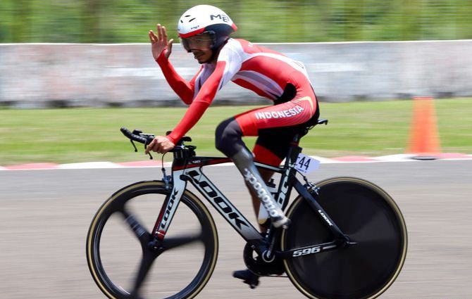 Fadli Mantan Pembalap Motor Raih Perak Sepeda Fadli Mantan Pembalap Motor Raih Perak Sepeda