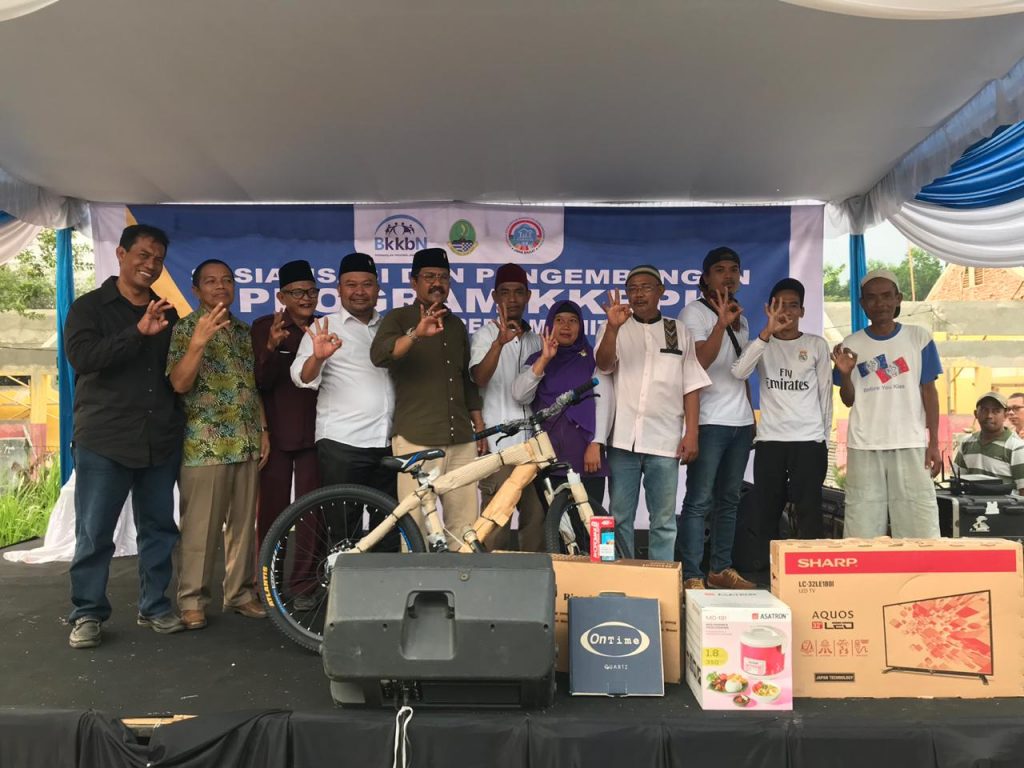 LPM Desa Kertajaya Ajak Bapak-bapak ber-KB LPM Desa Kertajaya Ajak Bapak-bapak ber-KB