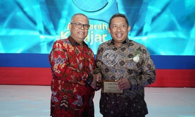 Ridwan dan Oded Terima Anugerah Kihajar Utama