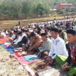 Warga Desa Gelar Shalat Istisqo di Tengah Sawah