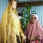 Kembangkan Busana Muslimah Motif Bat