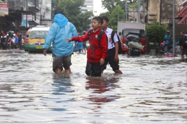 Atasi Banjir Cileuncang DPU Kota Bandung Perbaiki Drainase Atasi Banjir Cileuncang DPU Kota Bandung Perbaiki Drainase