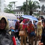 Kelabakan Guru Honorer Mogok