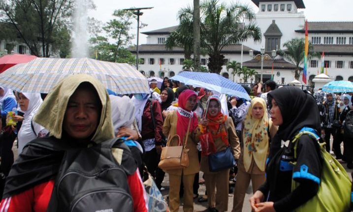 Kelabakan Guru Honorer Mogok