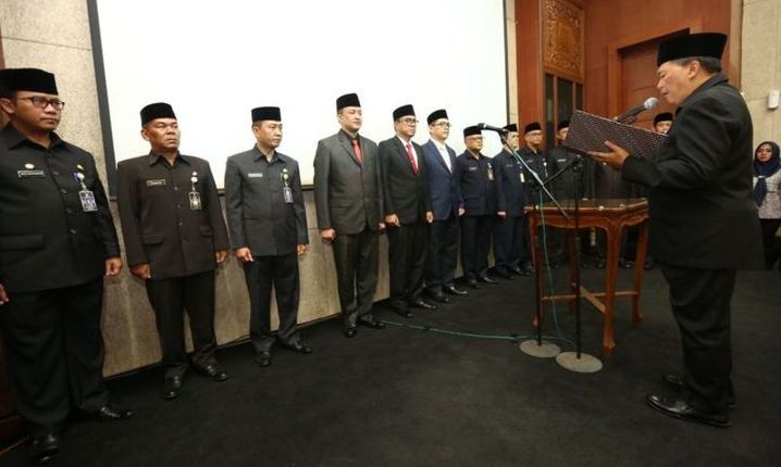 12 Pejabat Dilantik Menempati Posisi Baru