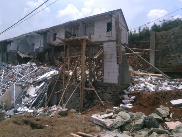 9 Rumah Sukanagara Resort Ambruk 9 Rumah Sukanagara Resort Ambruk