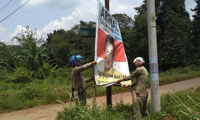 Satpol PP Tertibkan APK