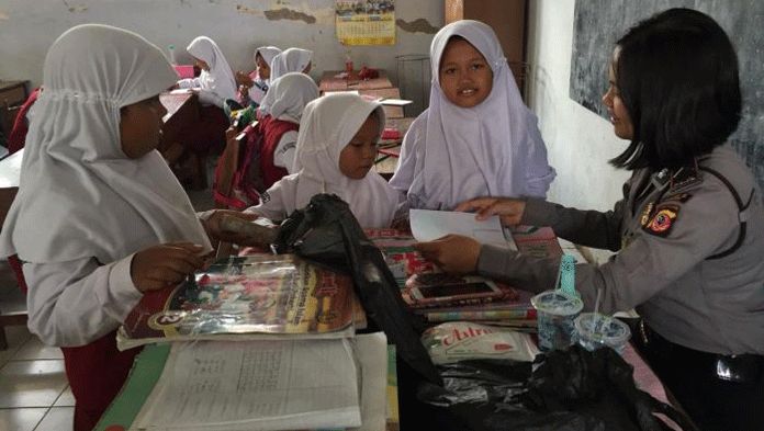 Guru Honorer Masih Mogok Ngajar