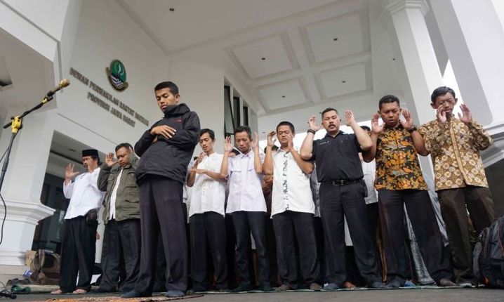 Honorer Geruduk DPRD Jabar