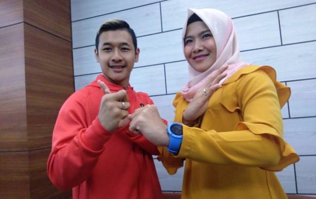 Pesilat Jabar Hanifan Yudani Kusuma bersama istrinya Pipiet Kamelia