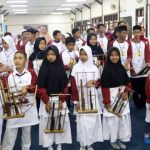 Bupati Ajak Peserta Bermain Angklung
